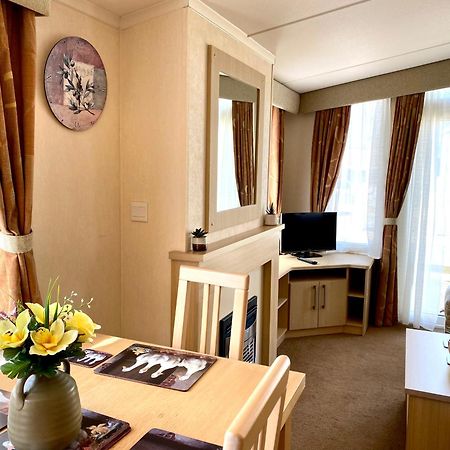 Elletson Park Wood Fired Hot Tubs, Caravans & Pods Pilling المظهر الخارجي الصورة