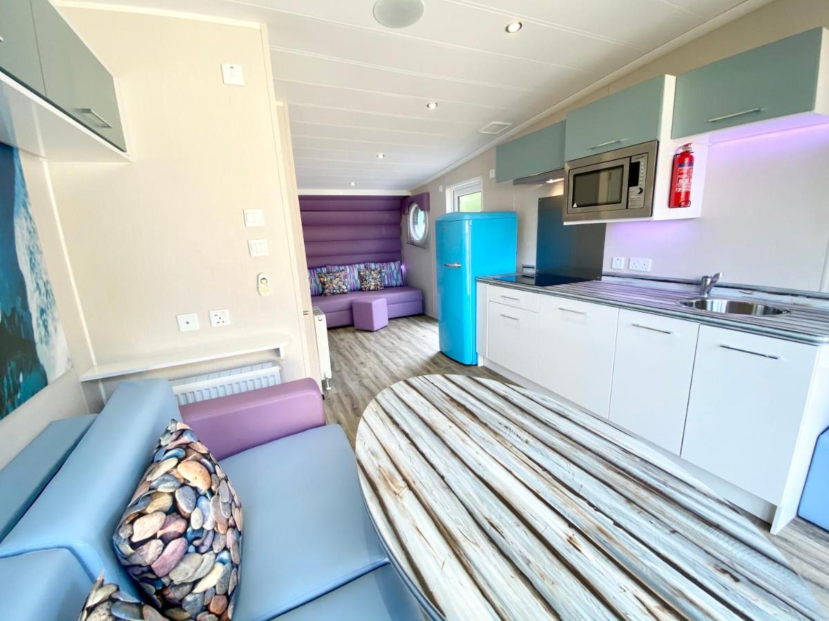 Elletson Park Wood Fired Hot Tubs, Caravans & Pods Pilling المظهر الخارجي الصورة