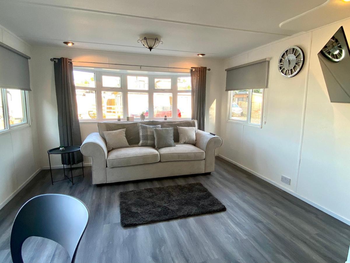 Elletson Park Wood Fired Hot Tubs, Caravans & Pods Pilling المظهر الخارجي الصورة
