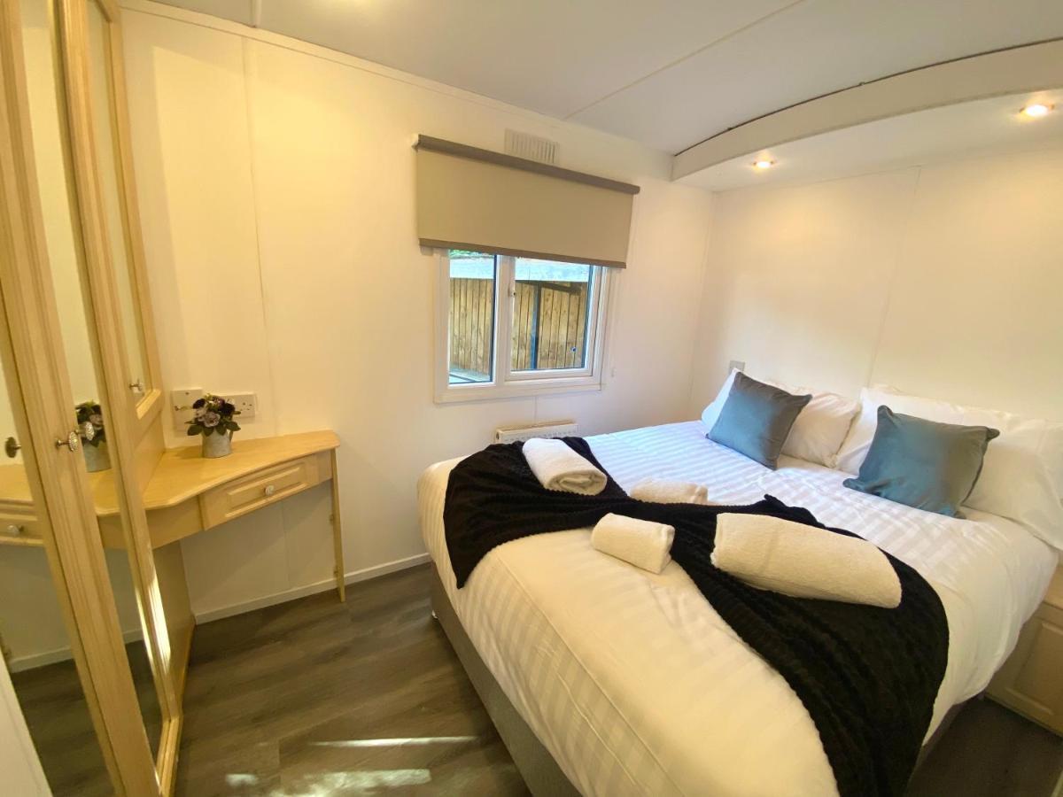 Elletson Park Wood Fired Hot Tubs, Caravans & Pods Pilling المظهر الخارجي الصورة