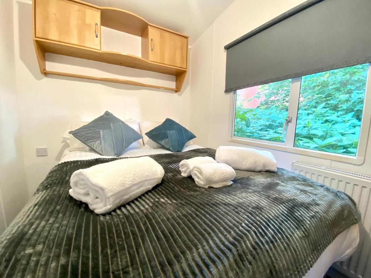 Elletson Park Wood Fired Hot Tubs, Caravans & Pods Pilling المظهر الخارجي الصورة