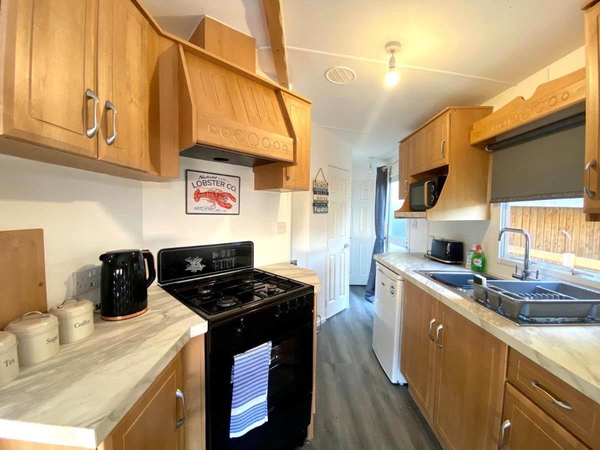 Elletson Park Wood Fired Hot Tubs, Caravans & Pods Pilling المظهر الخارجي الصورة