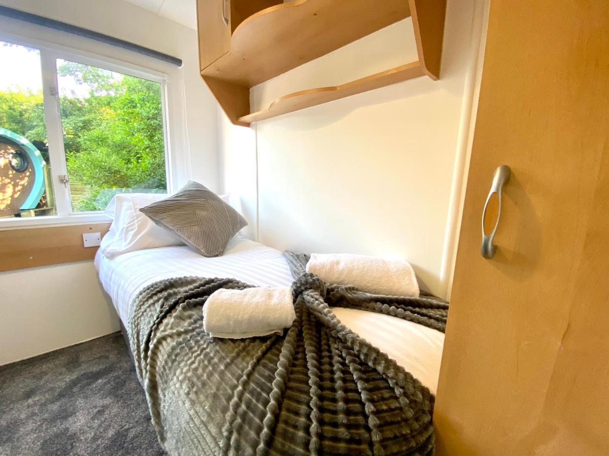 Elletson Park Wood Fired Hot Tubs, Caravans & Pods Pilling المظهر الخارجي الصورة