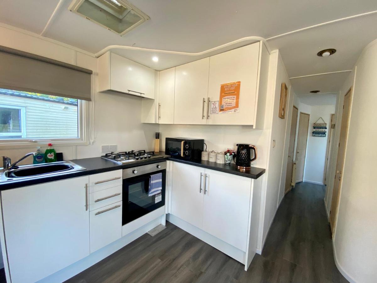 Elletson Park Wood Fired Hot Tubs, Caravans & Pods Pilling المظهر الخارجي الصورة