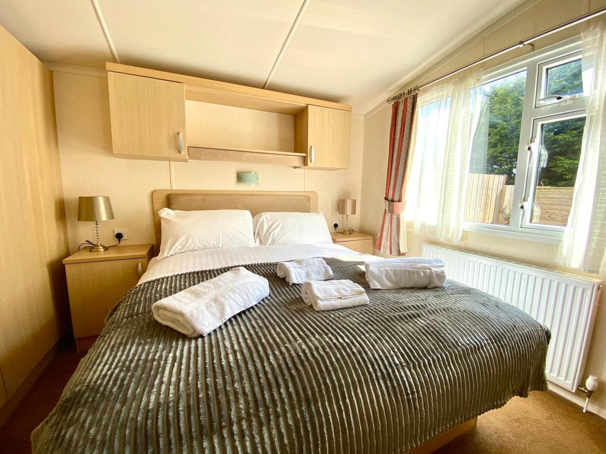Elletson Park Wood Fired Hot Tubs, Caravans & Pods Pilling المظهر الخارجي الصورة