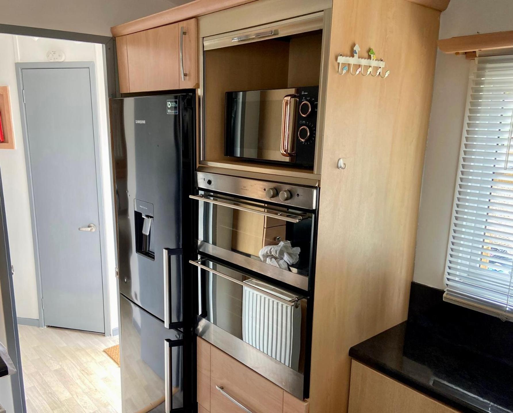 Elletson Park Wood Fired Hot Tubs, Caravans & Pods Pilling المظهر الخارجي الصورة